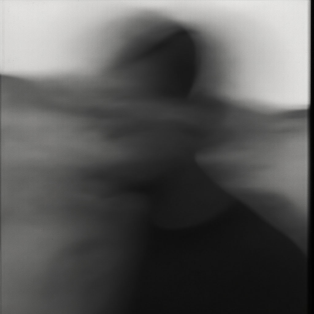 pain_motion_blur_face_ftp_film_masterpiece_mono_photograph_oqvvcay47ce4a100n96n_0